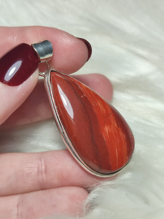 Colgante baño de plata con jaspe rojo 244