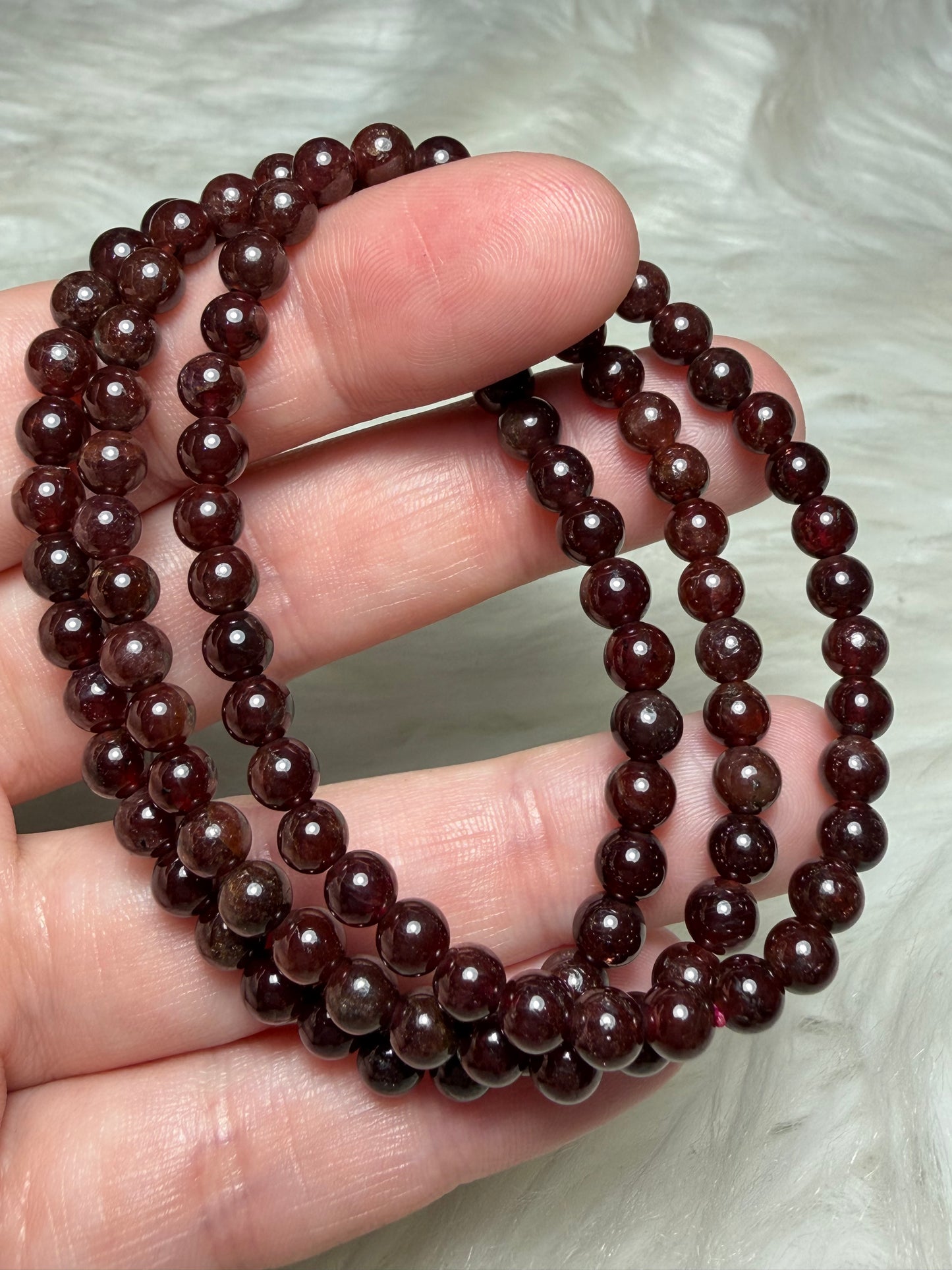 Pulsera bola granate 5 mm