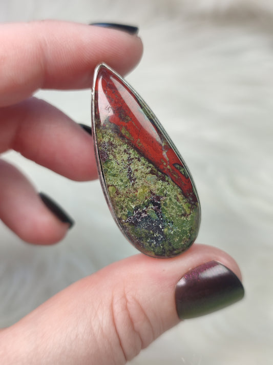 Anillo baño de plata con jaspe sangre de dragón N°15