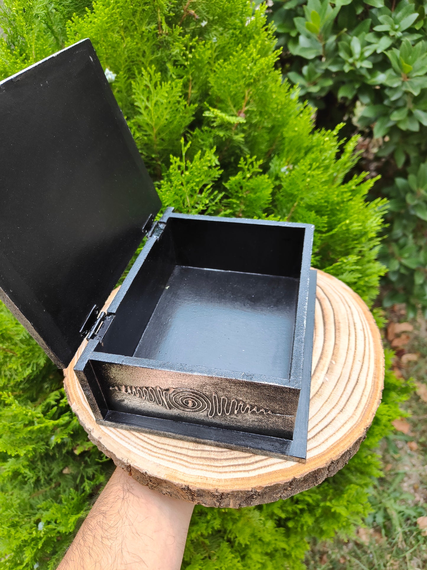 Caja De Madera Con El Nudo De Brujas