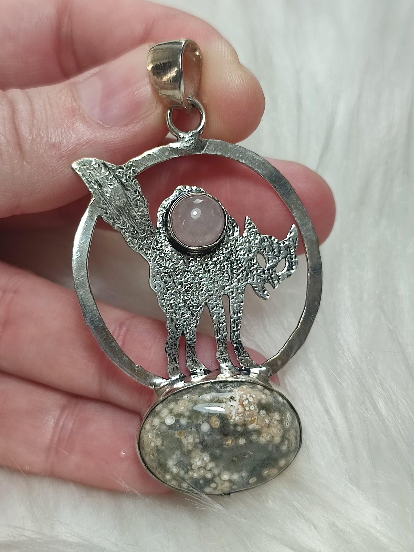 Colgante baño plata gato erizado con jaspe océano