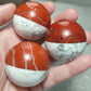 Pokeball - jaspe rojo y howlita