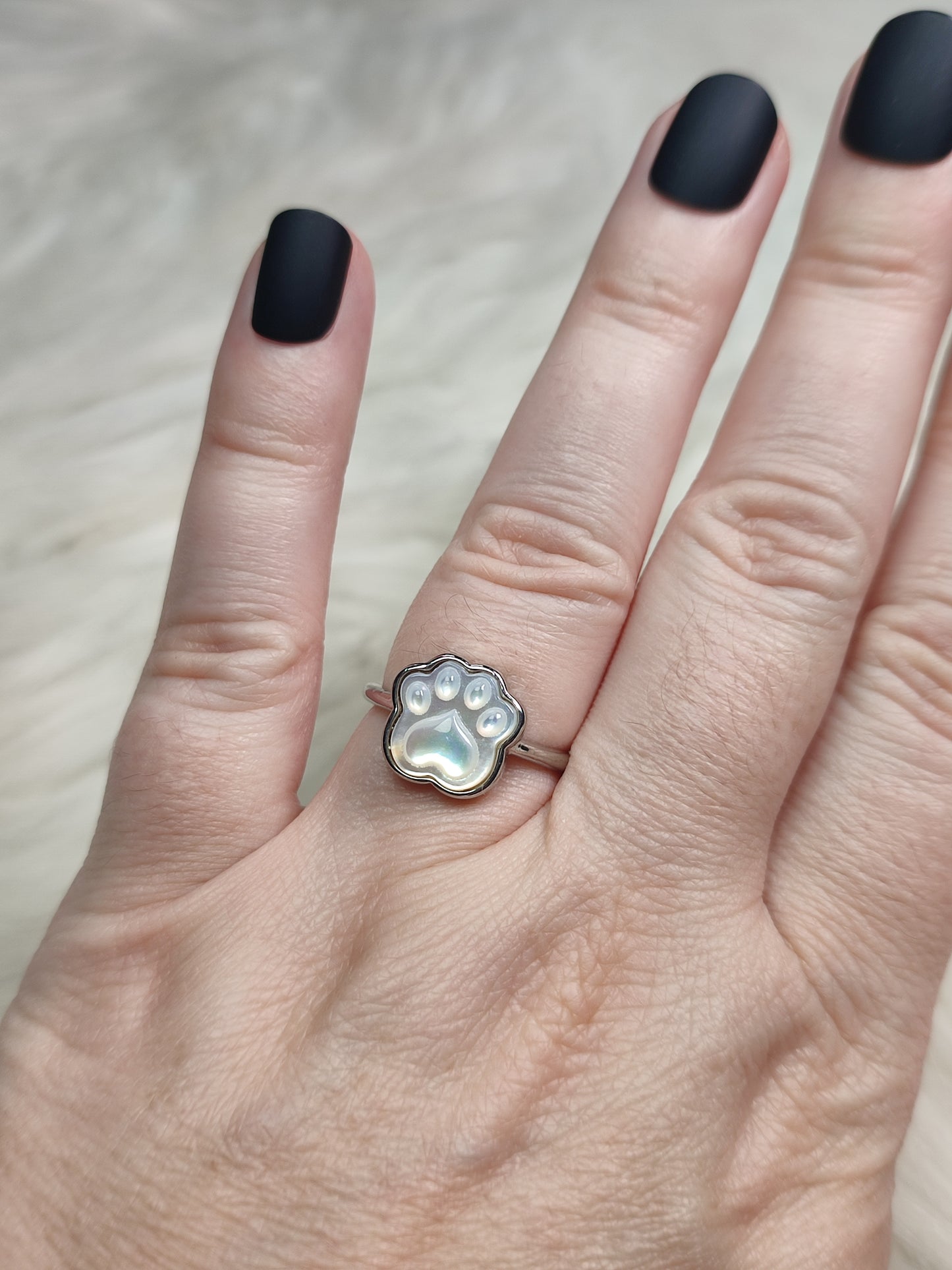 Anillo bisutería con nácar - modelo huella
