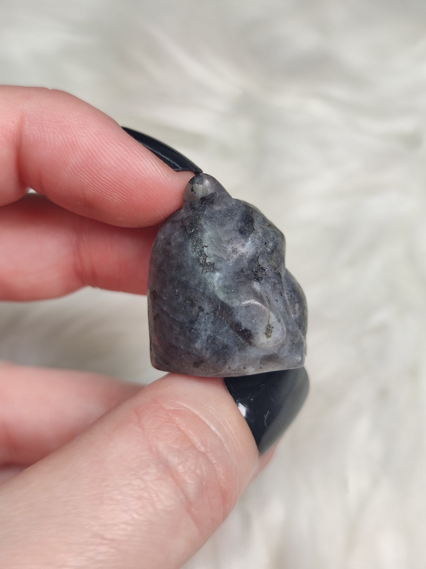 Mi vecino Totoro tallado en larvikita