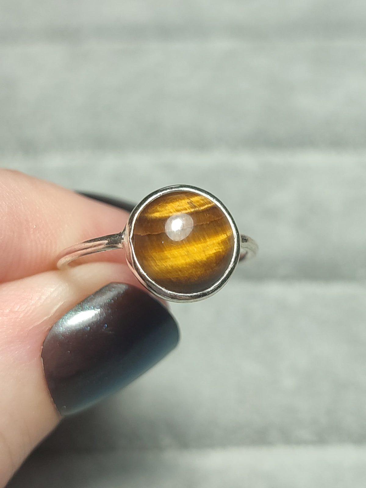 Anillo plata 925 piedra luna o ojo de Tigre - Modelo Destino