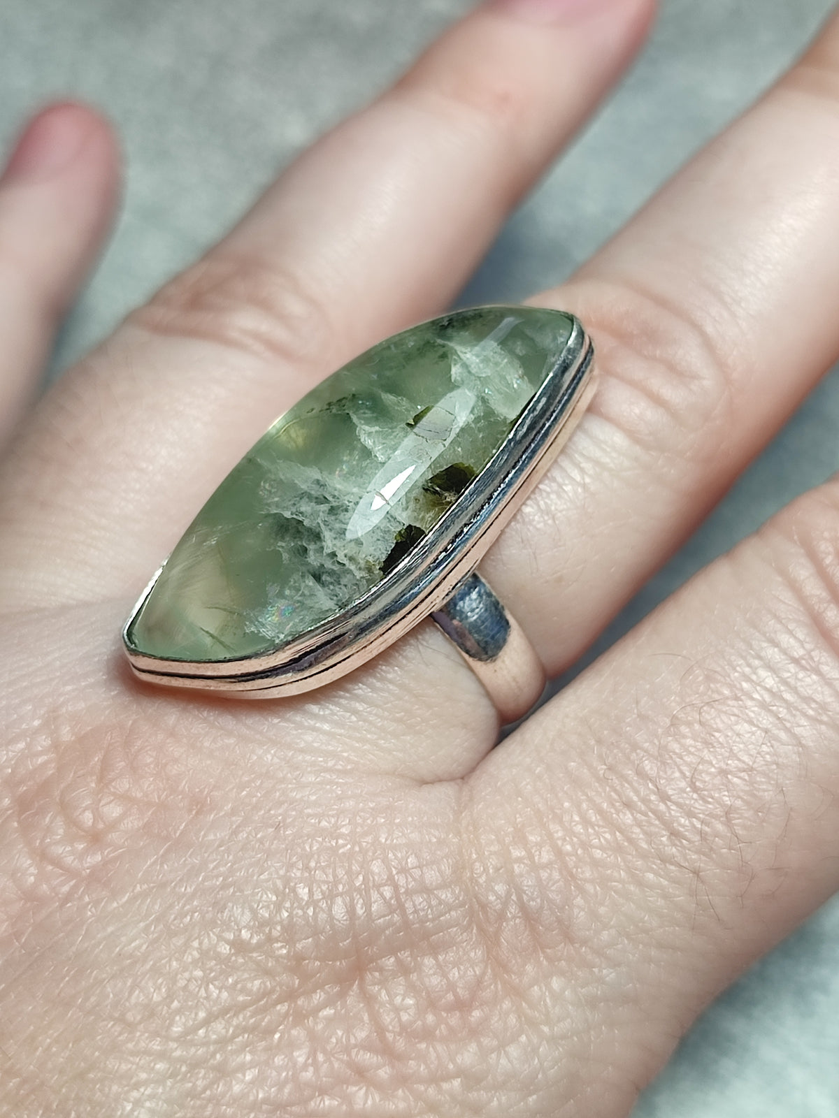 Anillo baño de plata con prehnita n°5