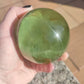 Espectacular Esfera fluorita verde con Calcopirita 993 gramos - VIDEO