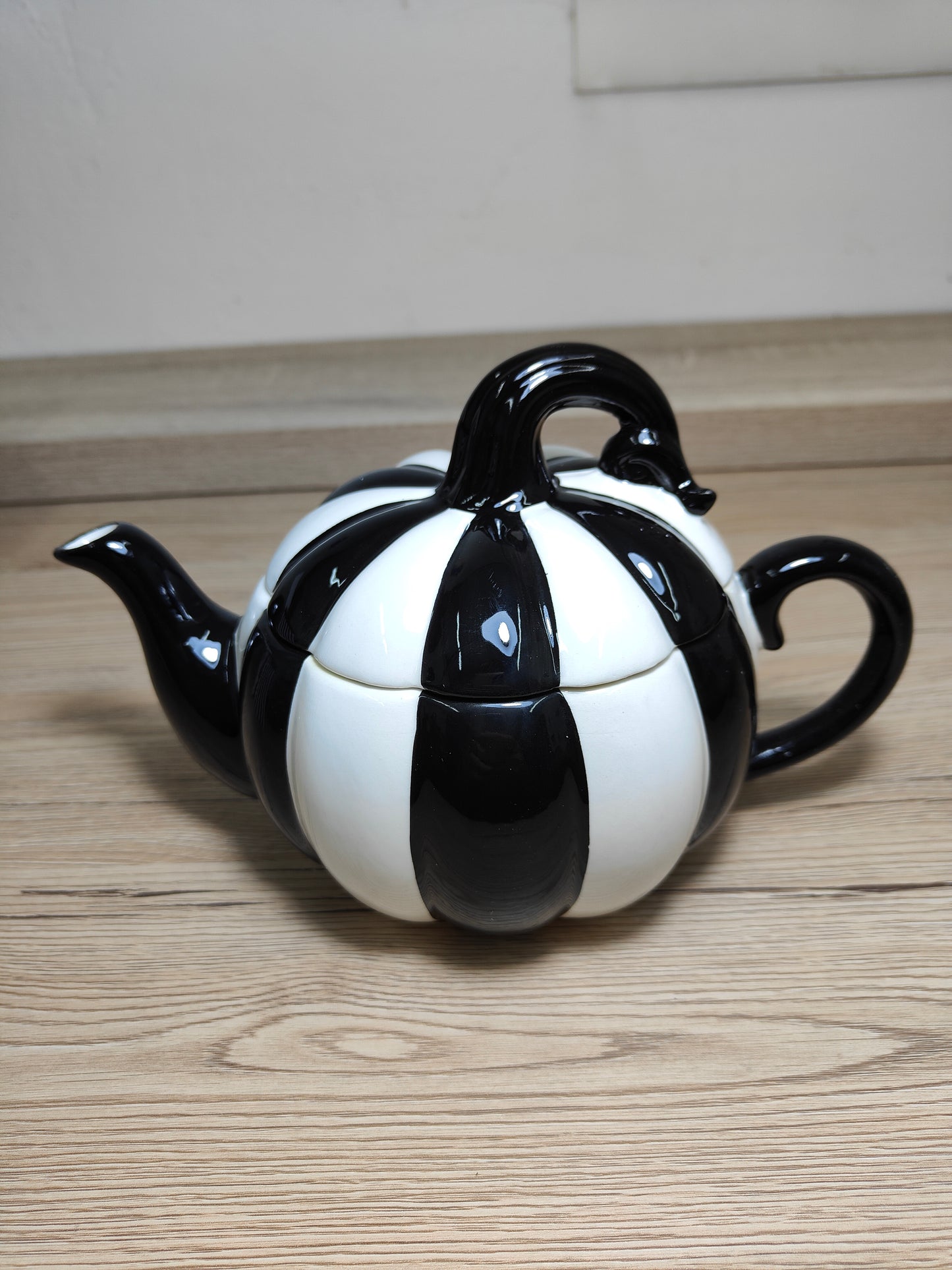 Tetera Calabaza -Blanca y negra