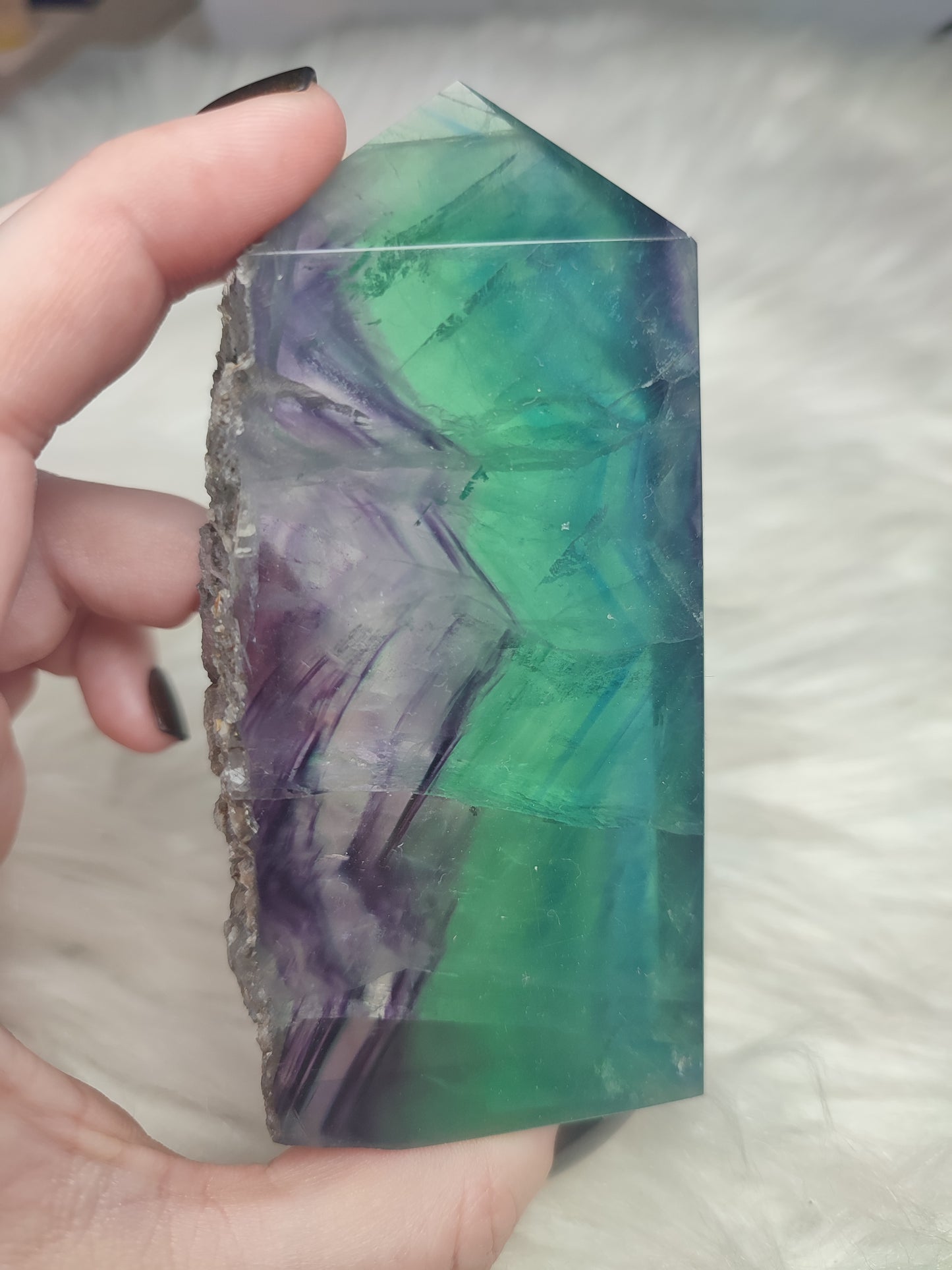 Punta fluorita semi pulida alta calidad 371 gramos