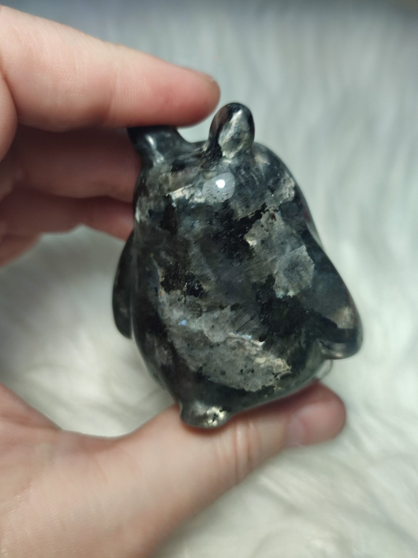 Mi vecino Totoro tallado en larvikita