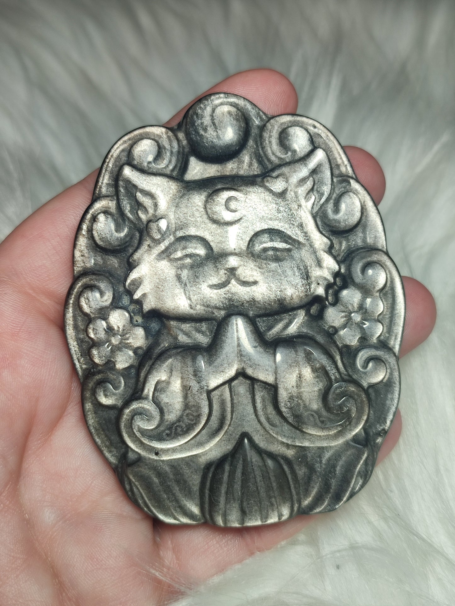 Kitsune tallada en obsidiana plateada - VIDEO