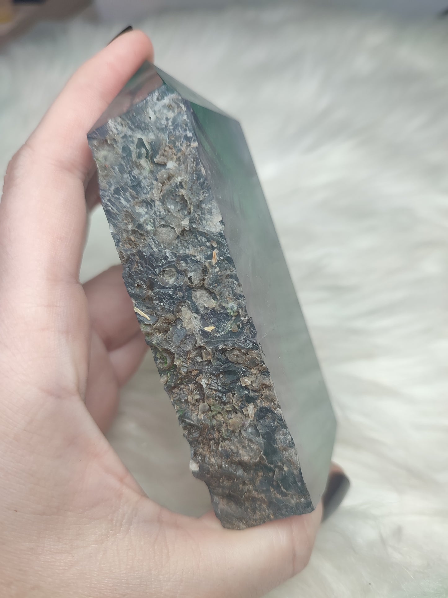 Punta fluorita semi pulida alta calidad 371 gramos