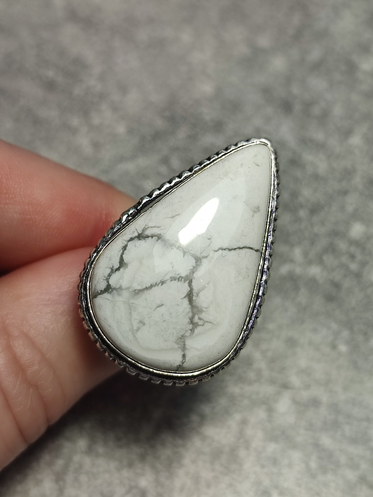 Anillo baño de plata con howlita n°3