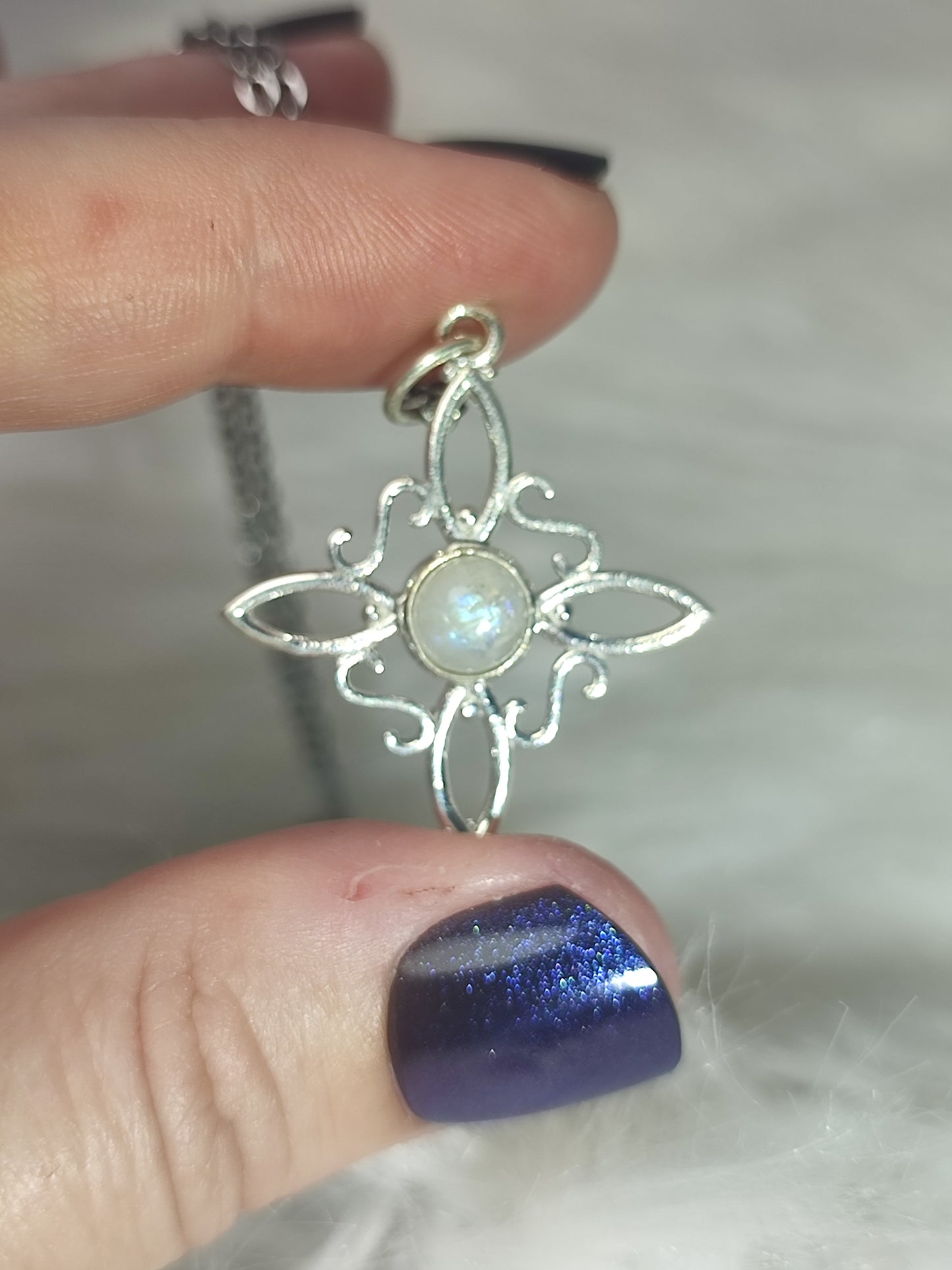 Colgante plata 925 Nudo de bruja con piedra luna
