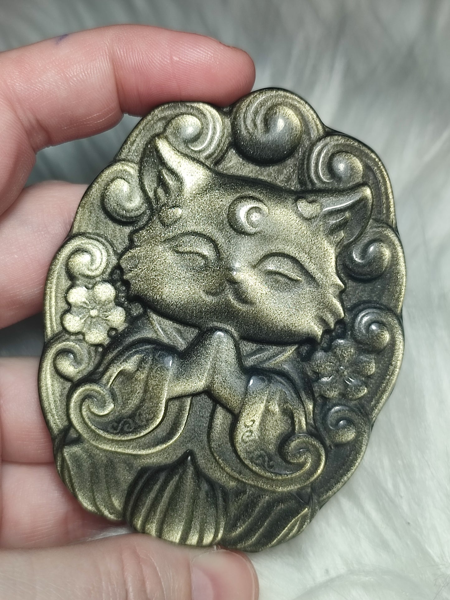 Kitsune tallada en obsidiana dorada - VIDEO