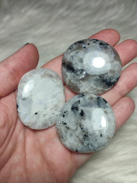 Rodado plano piedra luna con biotita