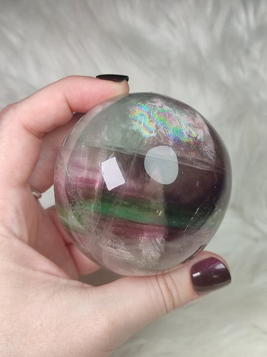 Hermosa esfera Flúorita arcoiris 585 gramos - VIDEO