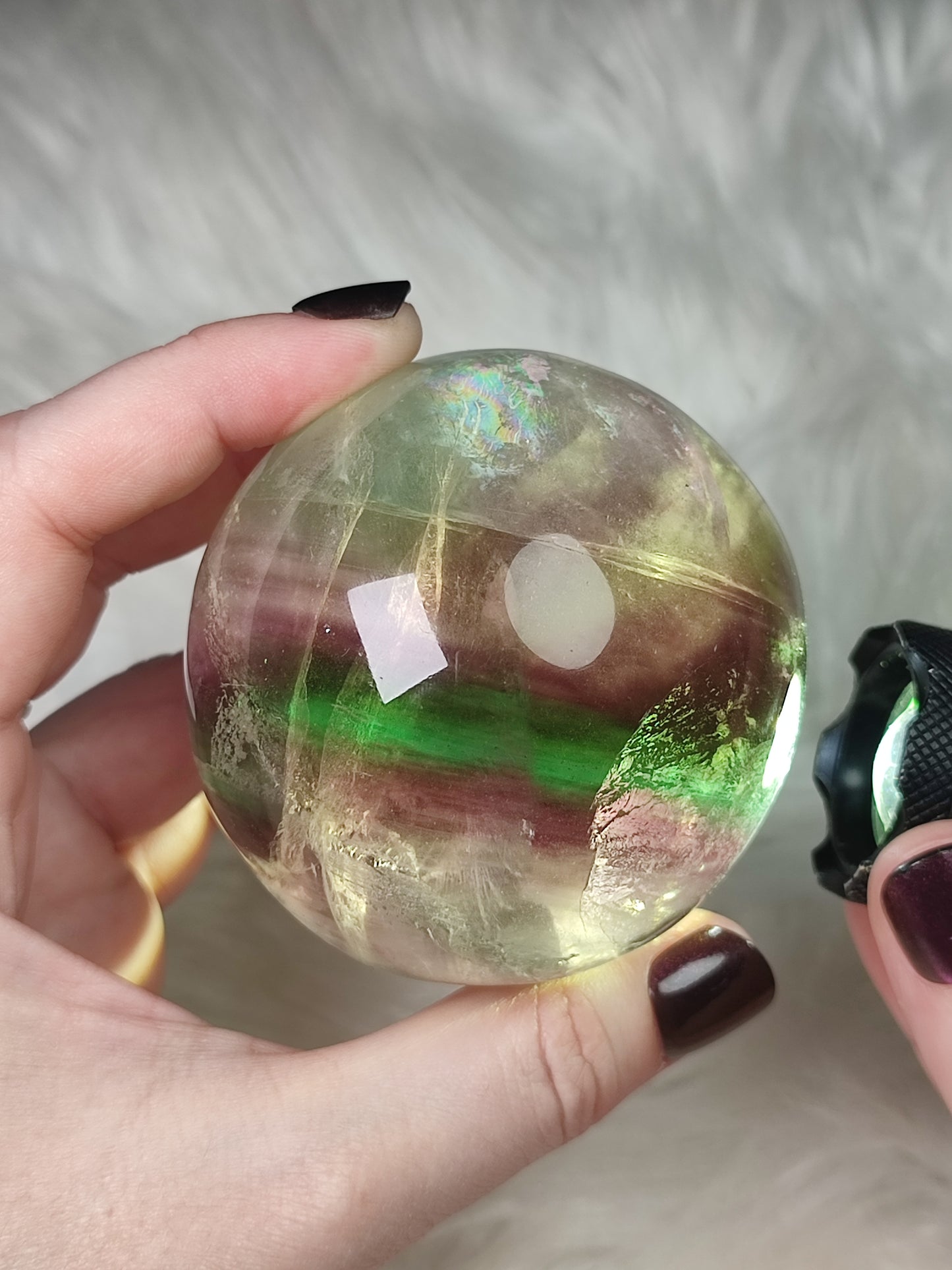 Hermosa esfera Flúorita arcoiris 585 gramos - VIDEO