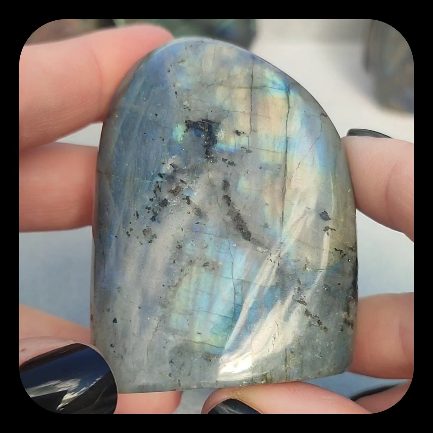 Medium Monolito labradorita flash - video