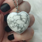 Collar en acero con corazón howlita - N°273