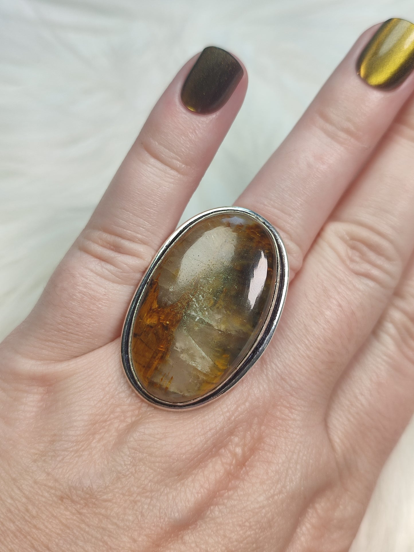 Anillo baño de plata y pietersita dorada
