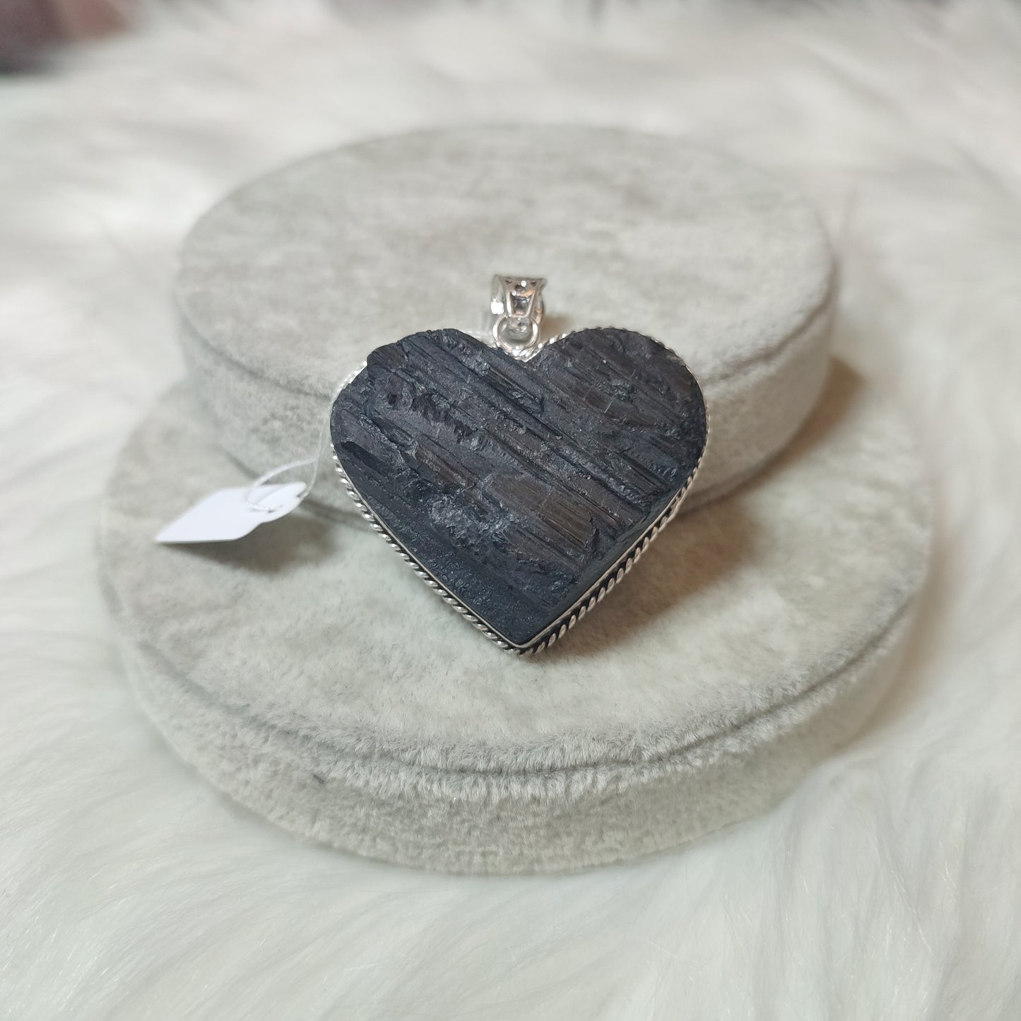 Colgante corazon baño de plata con turmalina negra