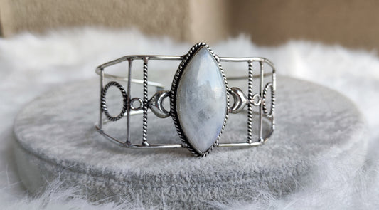 Brazalete baño de plata con piedra luna