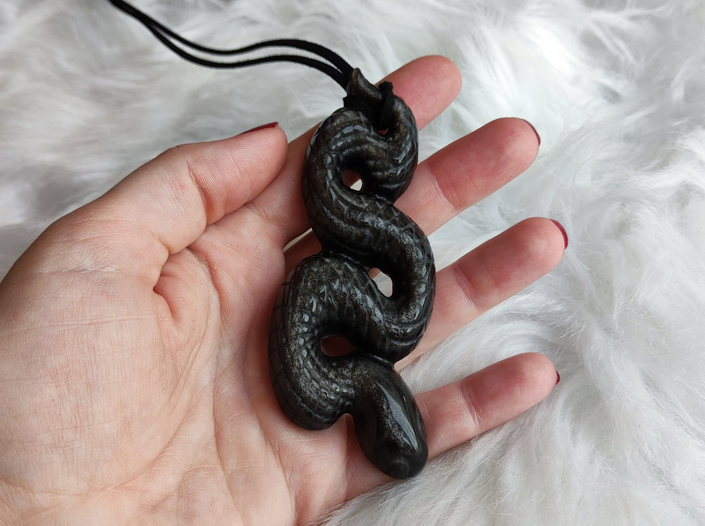 Colgante serpiente tallada en obsidiana dorada 58